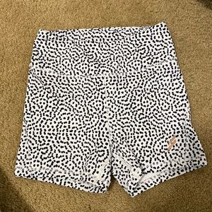 Doyoueven speckled shorts